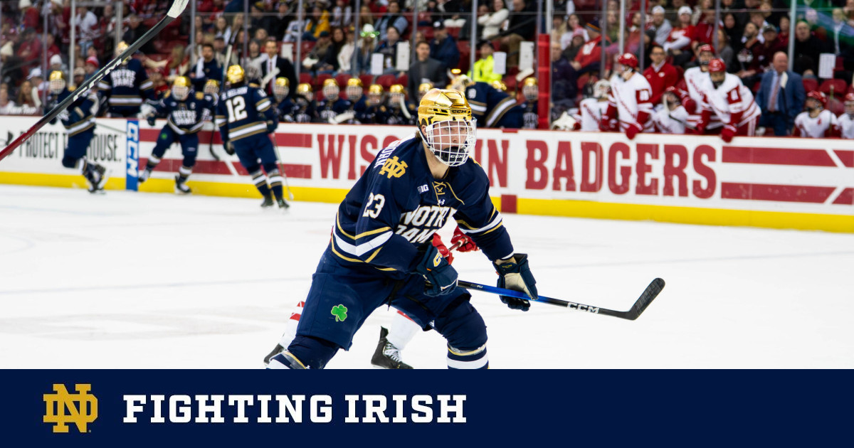 Notre Dame Hockey Falls in Thrilling 5-4 Loss to Wisconsin