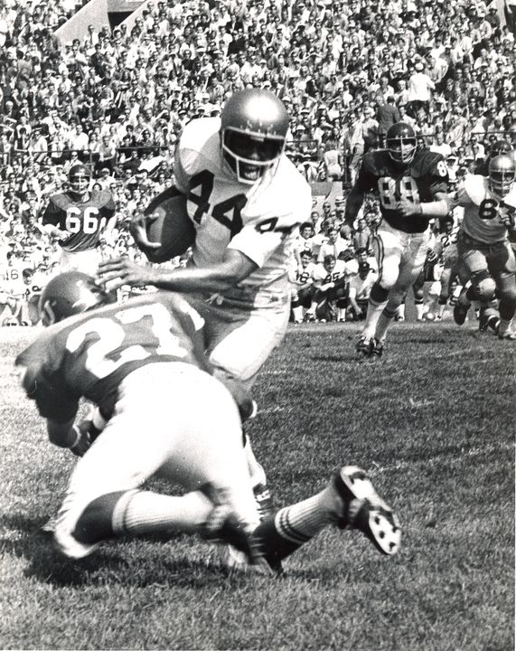 Thom Gatewood becomes the 45th former Notre Dame player to join the College Football Hall of Fame.