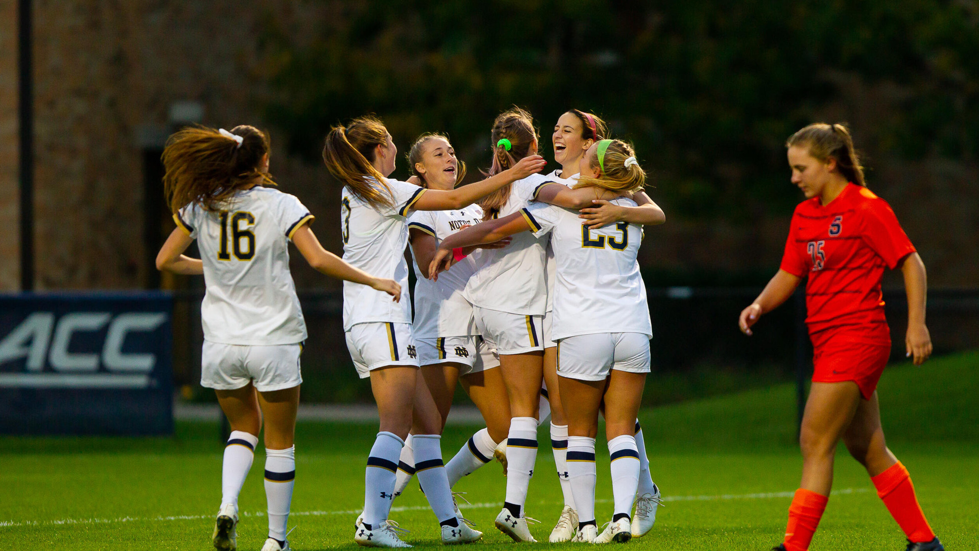 Irish Take Down Syracuse, 3-0 Irish Take Down Syracuse, 3-0
