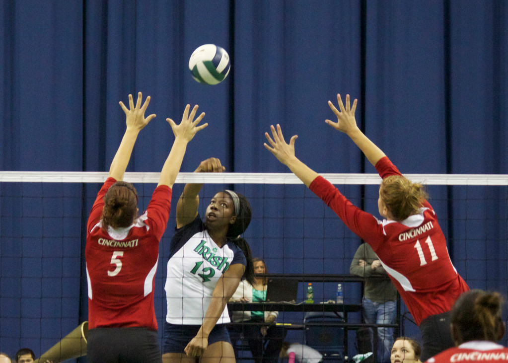 11/9 Volleyball vs Cincinnati