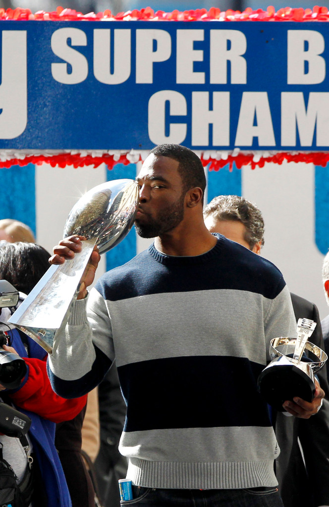 Justin Tuck & Sergio Brown at Super Bowl XLVI (AP)