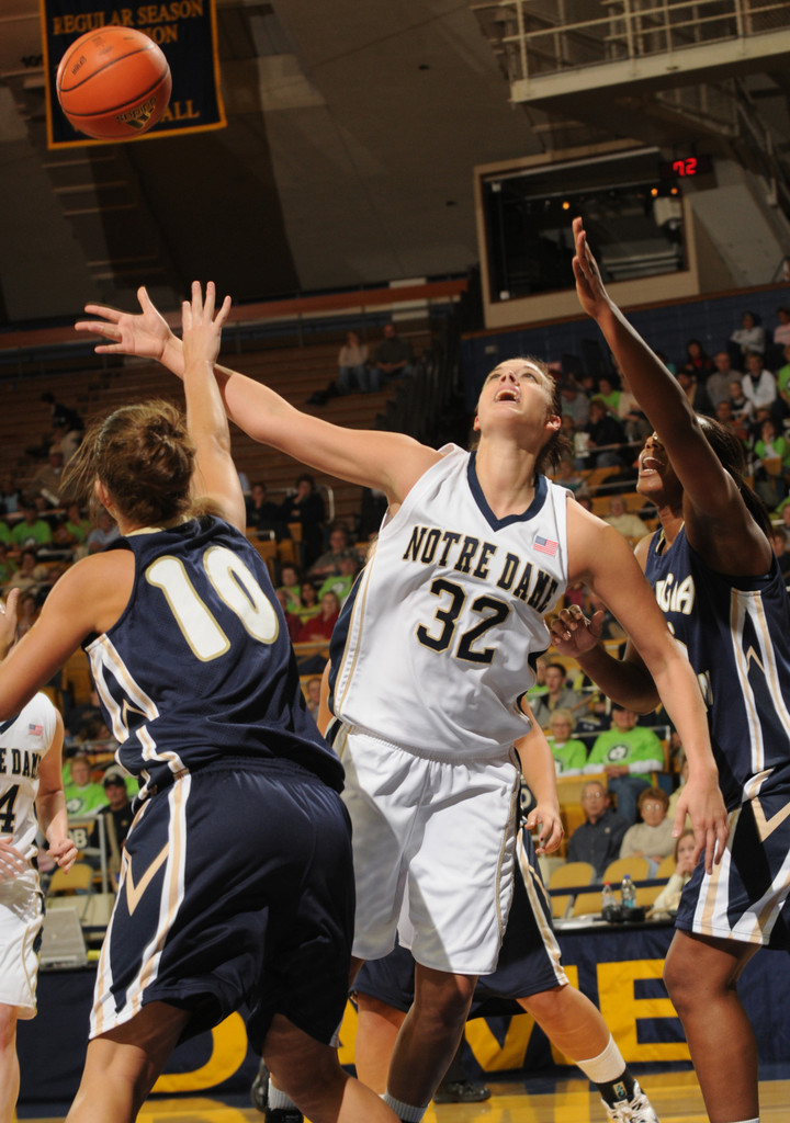 #14 Irish Shut Down Georgia Southern, 85-36 (AP photos)
