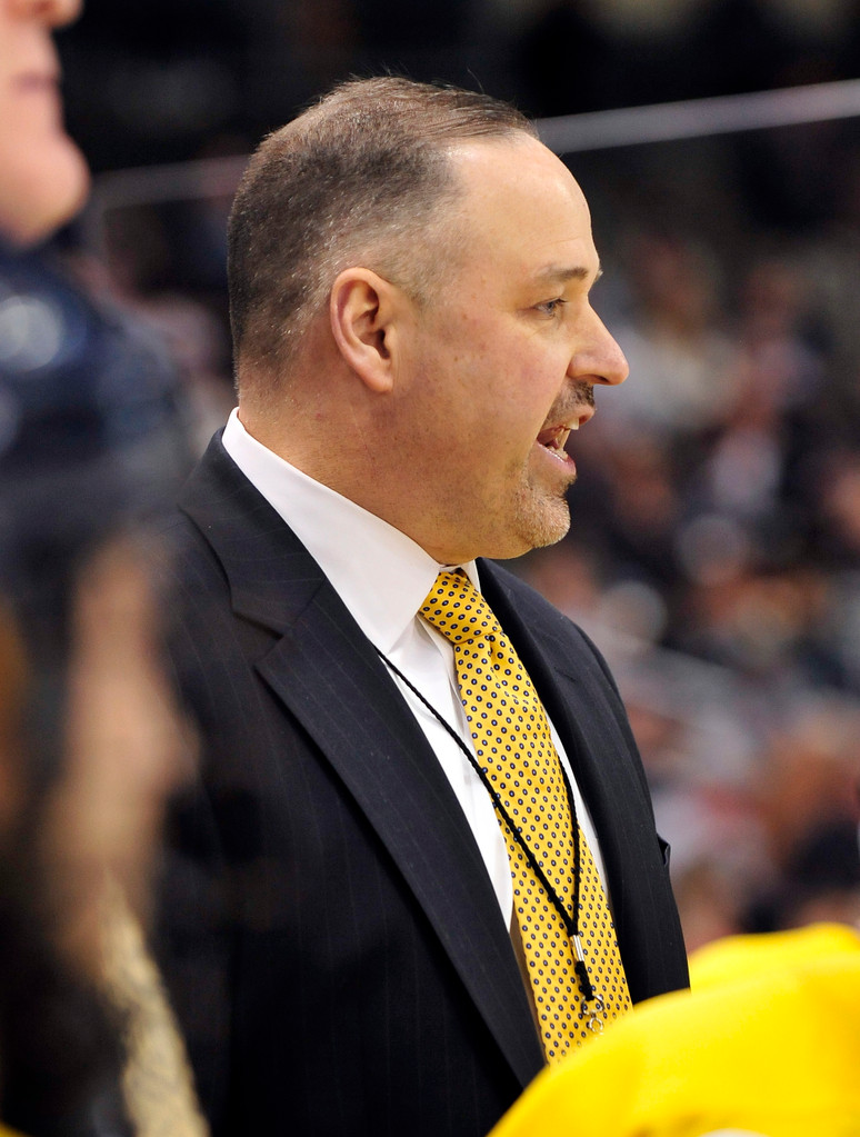 Lee's OT Goal Pushes Irish Past Merrimack in NCAAs (AP)