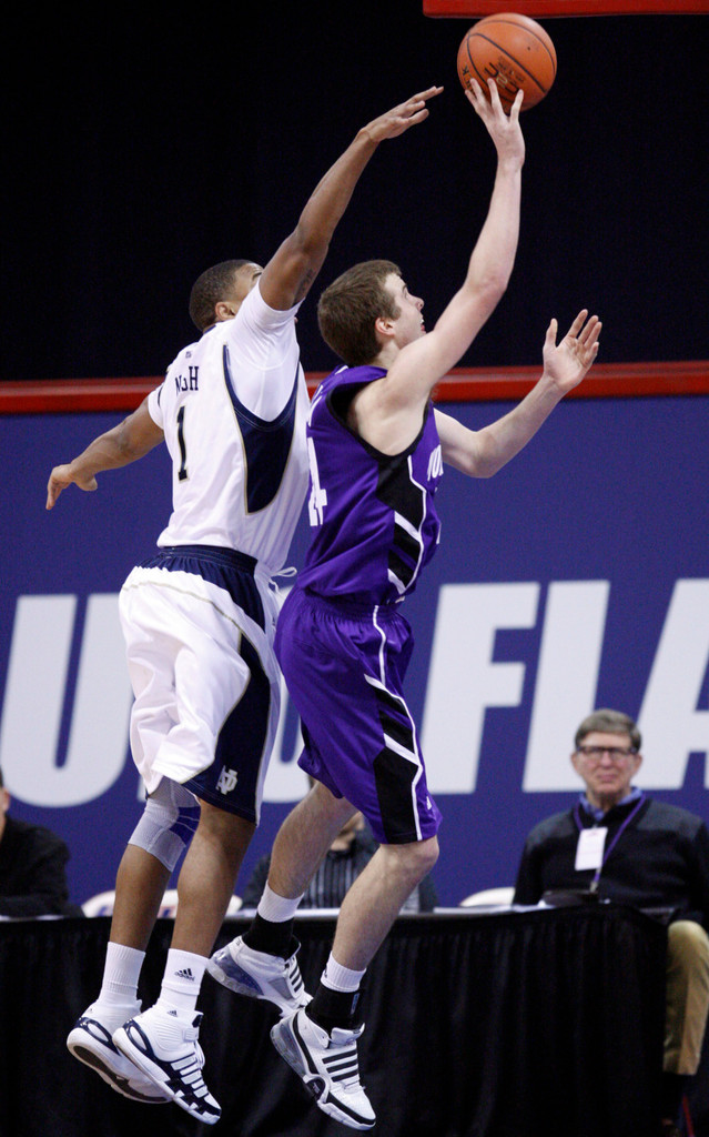 Northwestern Upsets No. 23 Notre Dame, 72-58 (AP)