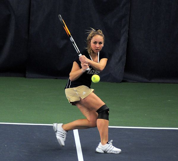 Senior Cosmina Ciobanu clinched the win for the Irish with a victory at No. 4 singles.