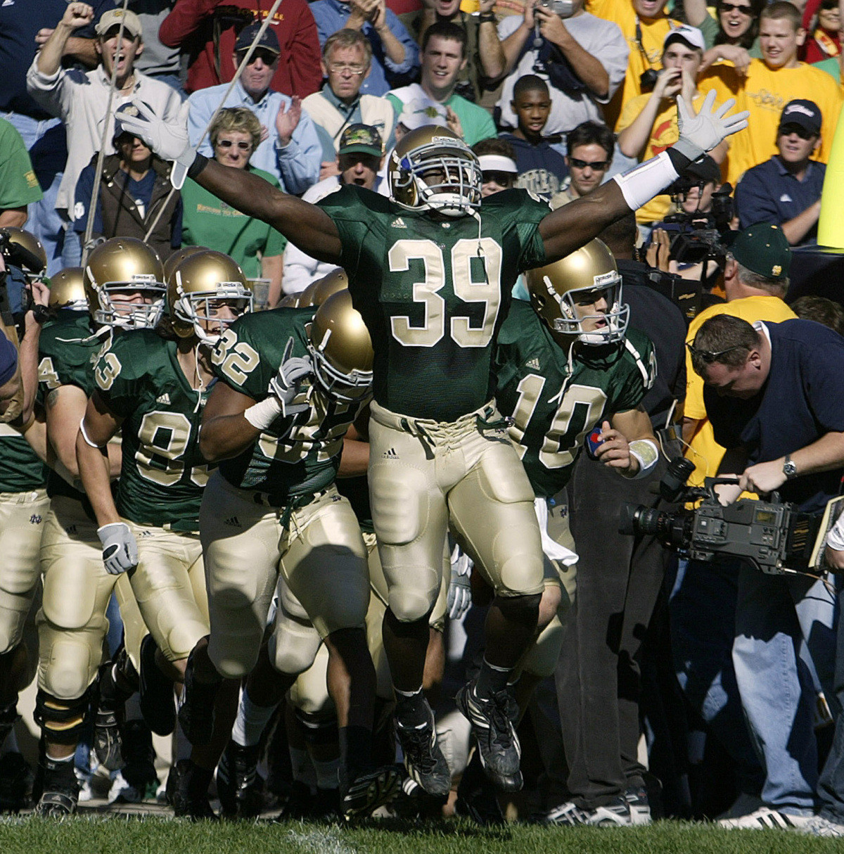 Brandon Hoyte Named Semifinalist For 2005 Lott Trophy Brandon Hoyte leads the Notre Dame defense into this afternoon's home finale against Syracuse. The defensive team captain has been a key player on the Irish defense the last four seasons.