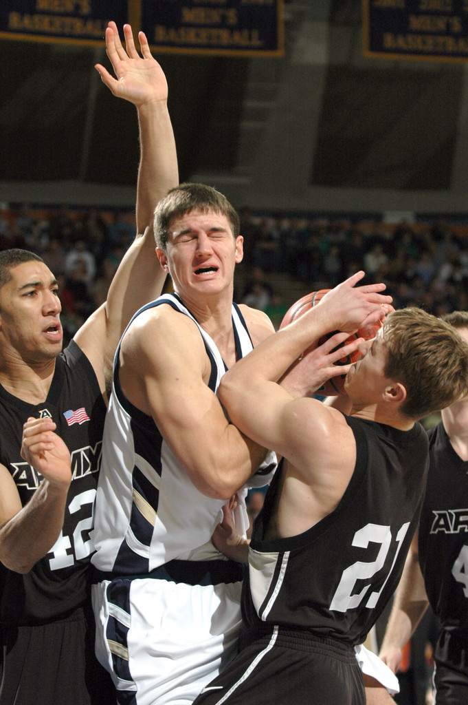 No. 20 Notre Dame Handles Army, 88-47