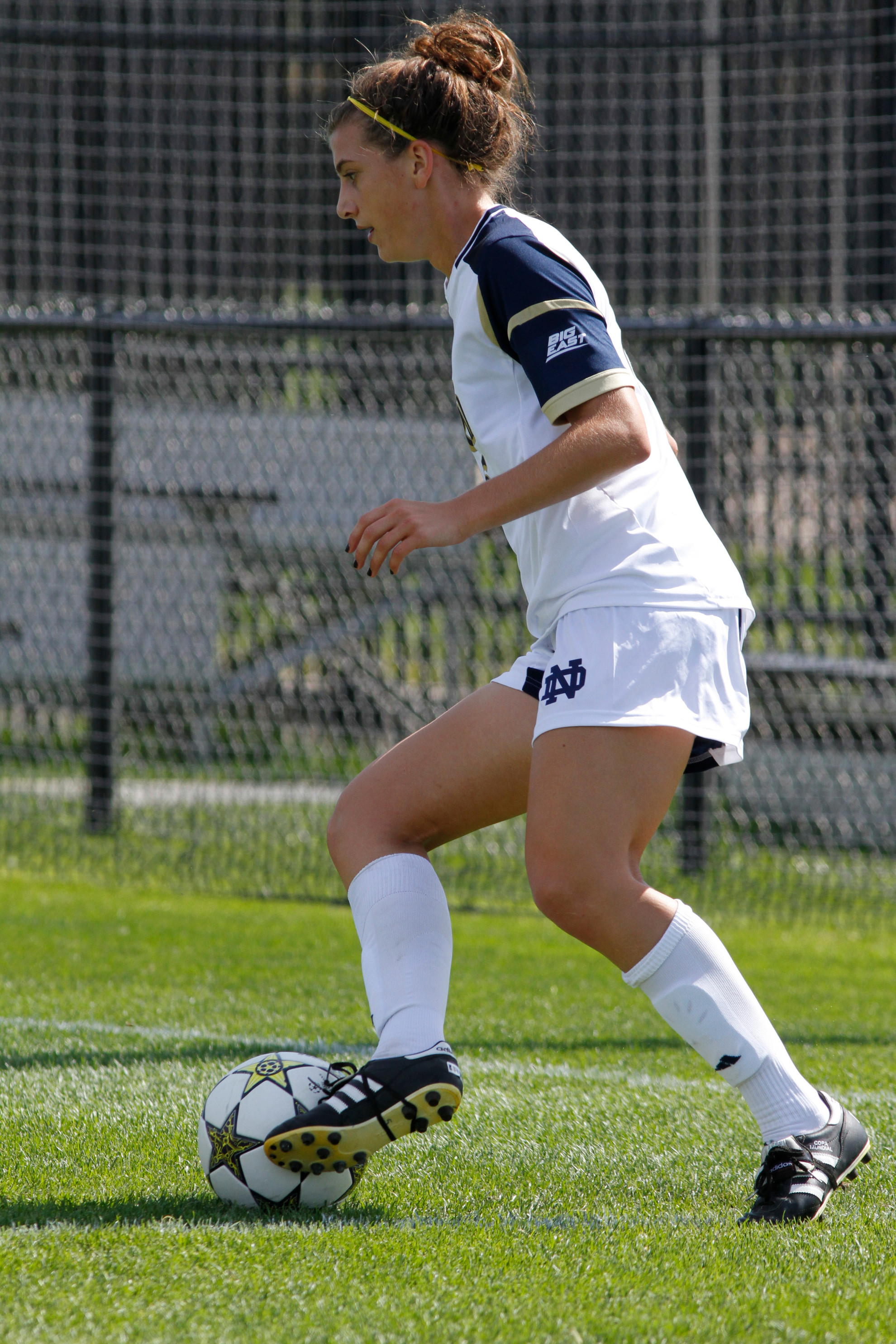 Irish Roll To 7-0 BIG EAST Win Over Cincinnati Forward Cari Roccaro became the first Notre Dame freshman in six years to be chosen as the BIG EAST Offensive Player of the Week when she earned that accolade Monday afternoon.