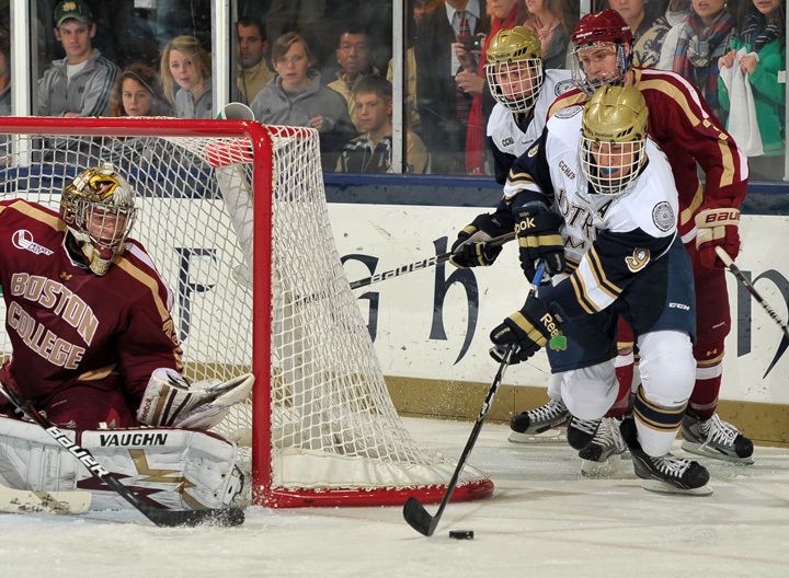 Anders Lee (9) set up a pair of Notre Dame goals in the 6-3 loss at Alaska.