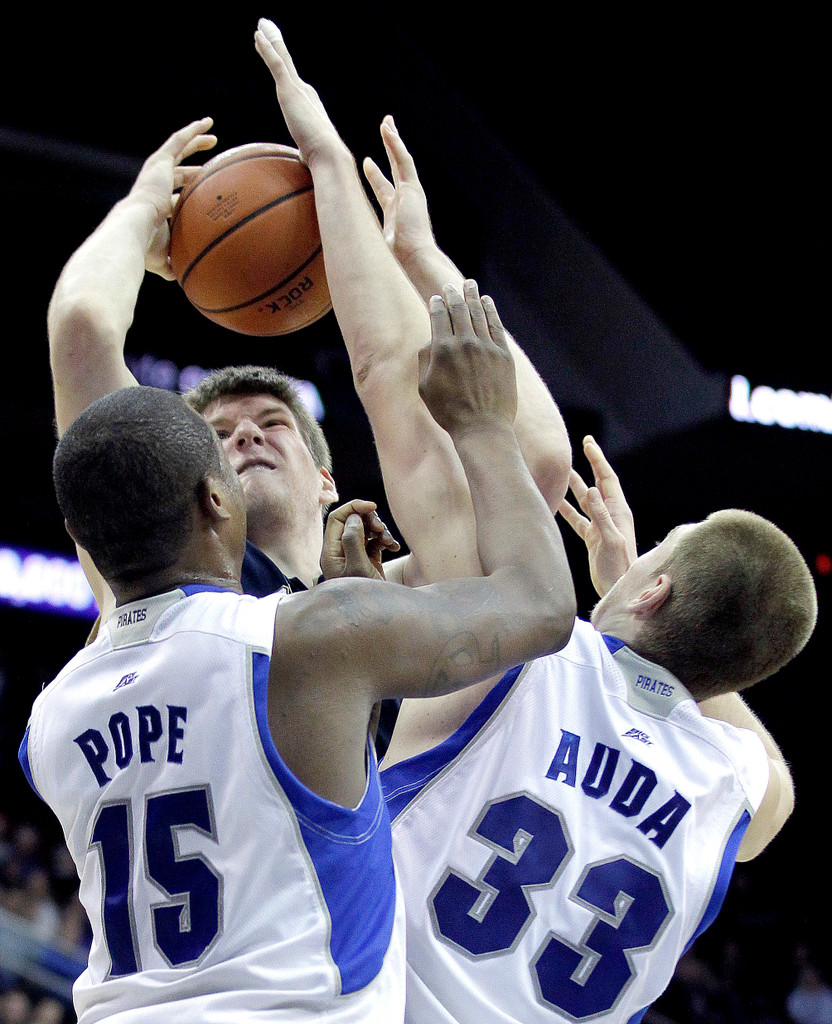 Defense Shines for Irish in 55-42 Victory Over Seton Hall (AP)