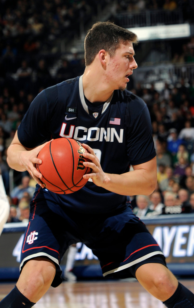 #17/16 Irish Fall To Huskies, 65-58 (AP)