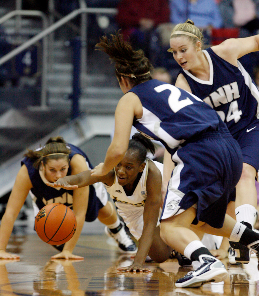 No. 12 Irish Open Season With 99-48 Win Over New Hampshire (AP)