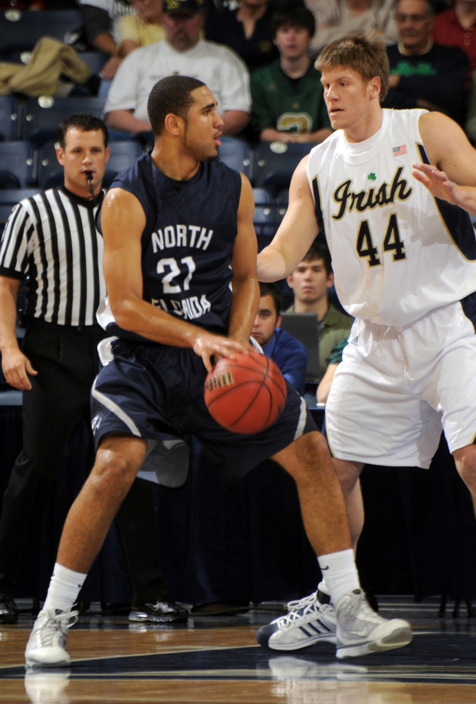 Notre Dame Tops North Florida (AP