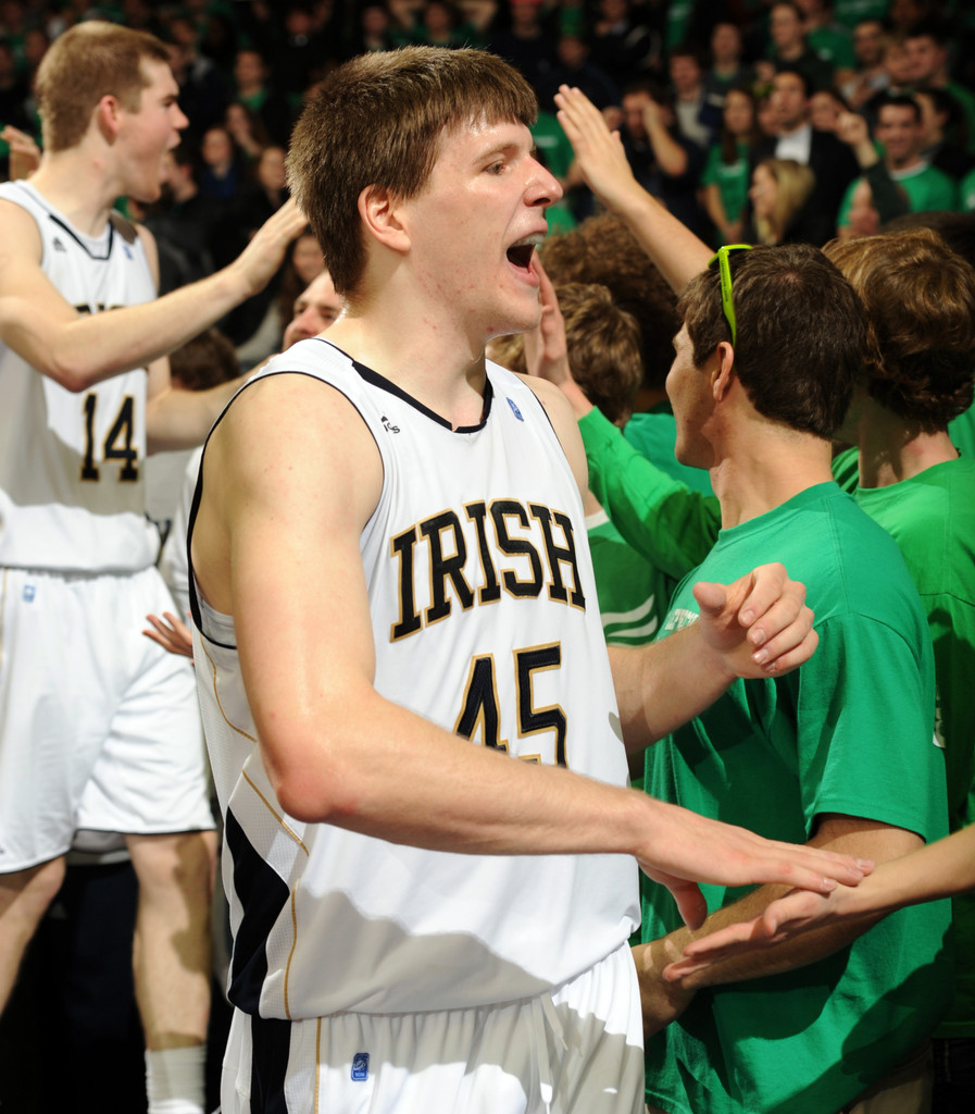 No. 20 Irish Rout West Virginia 71-44; Win Streak Hits Nine (AP)