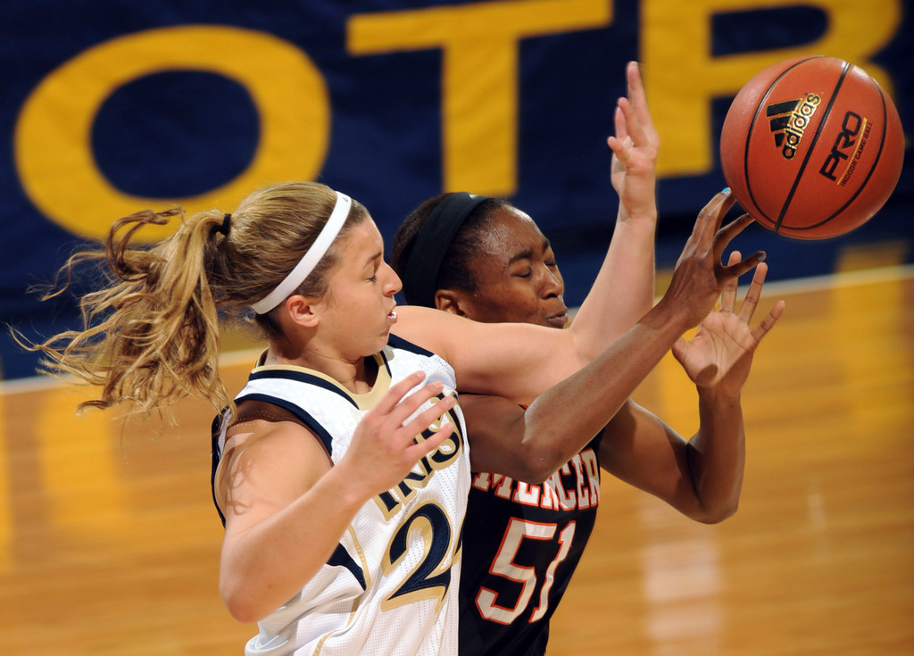 No. 5 Notre Dame Routs Mercer, 93-36 (AP)