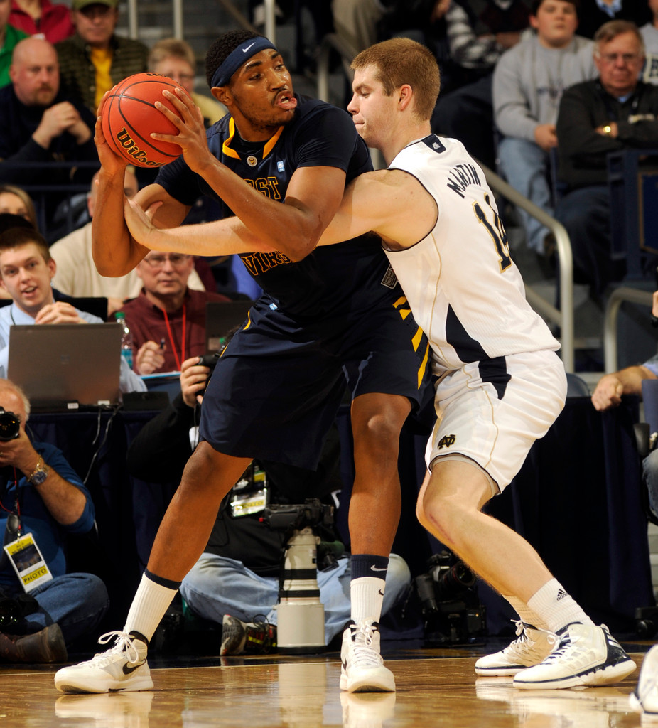 No. 20 Irish Rout West Virginia 71-44; Win Streak Hits Nine (AP)