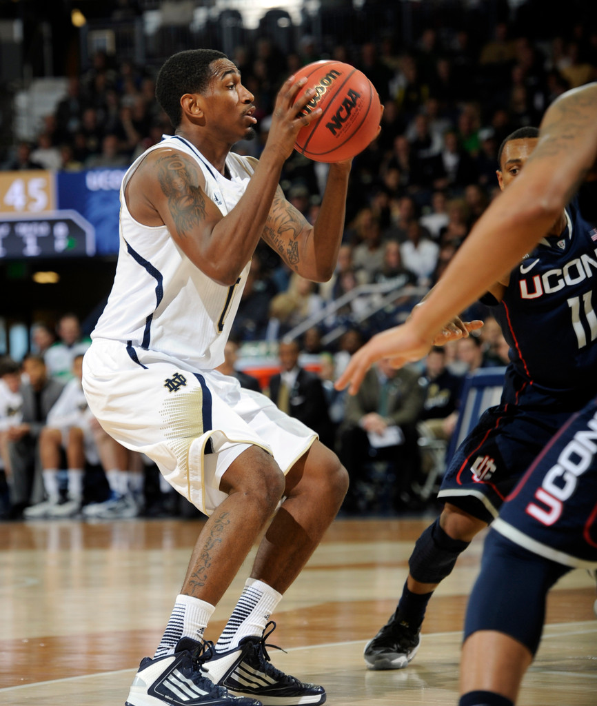 #17/16 Irish Fall To Huskies, 65-58 (AP)