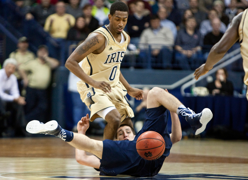 Notre Dame Gets By Villanova, 65-60 (AP)