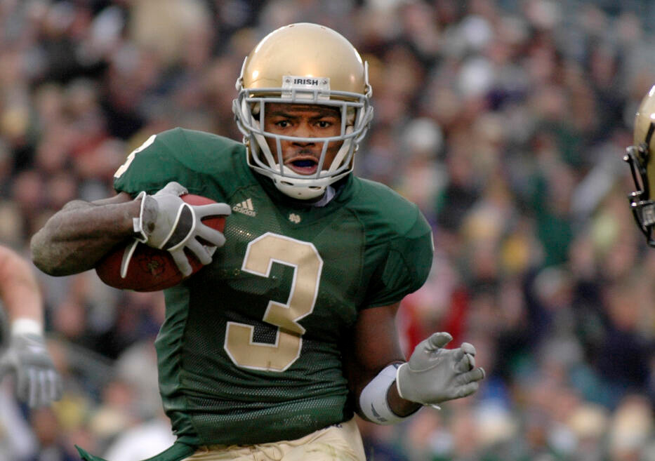 No. 6 Irish Win Eighth Straight On Senior Day Darius Walker runs for a 10-yard touchdown in the first quarter. (AP Photo/Joe Raymond)