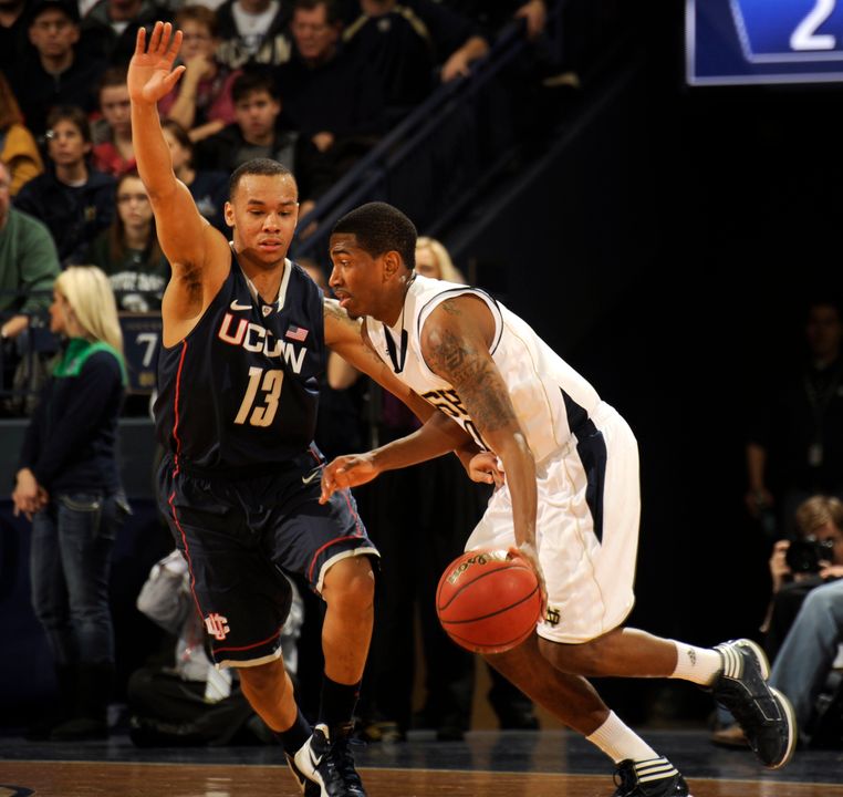 Notre Dame Stopped By No. 17 UConn, 67-53 (AP)
