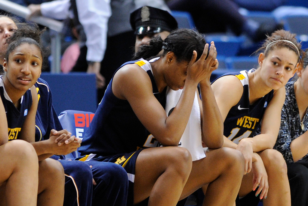 No. 3 Notre Dame Beats No. 25 West Virginia, 73-45 (AP)