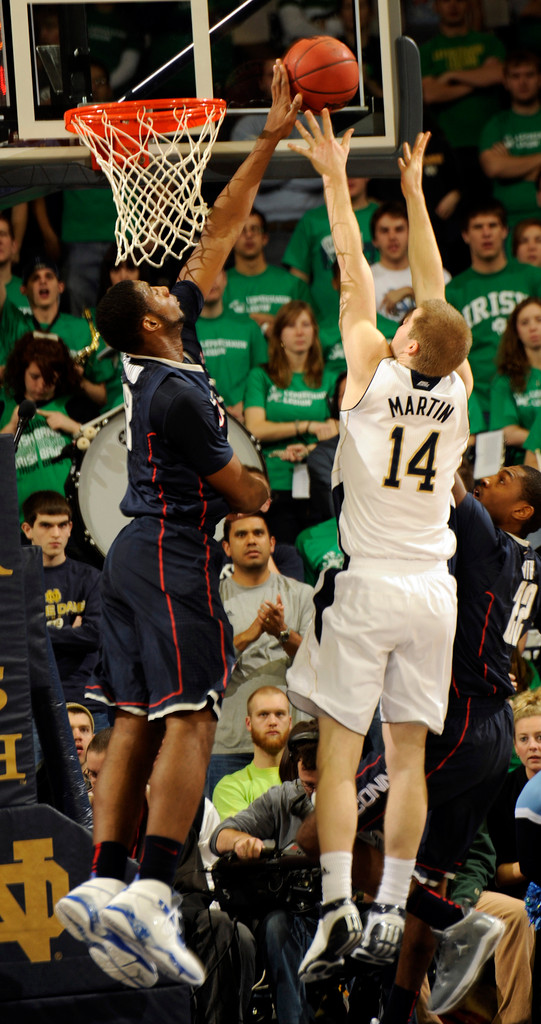 Notre Dame Stopped By No. 17 UConn, 67-53 (AP)