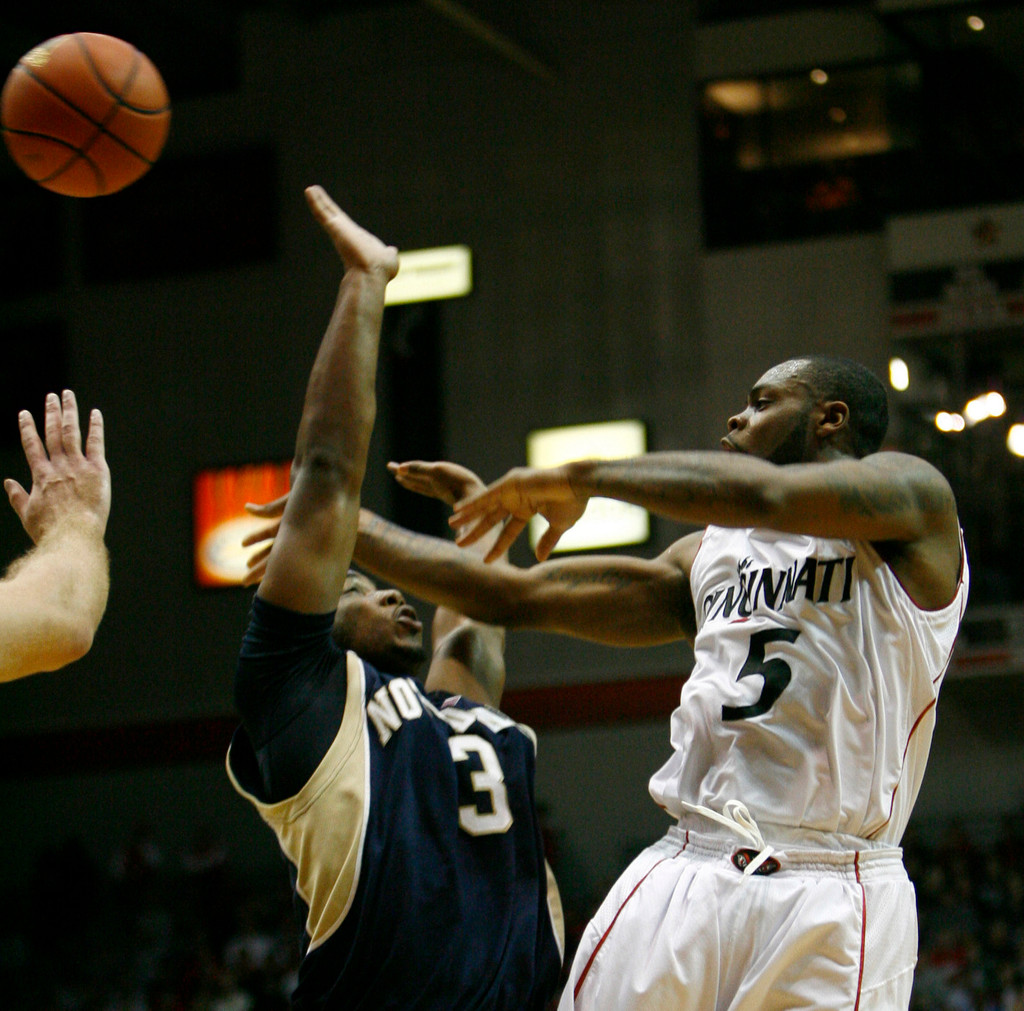 Cincinnati 60, Notre Dame 58