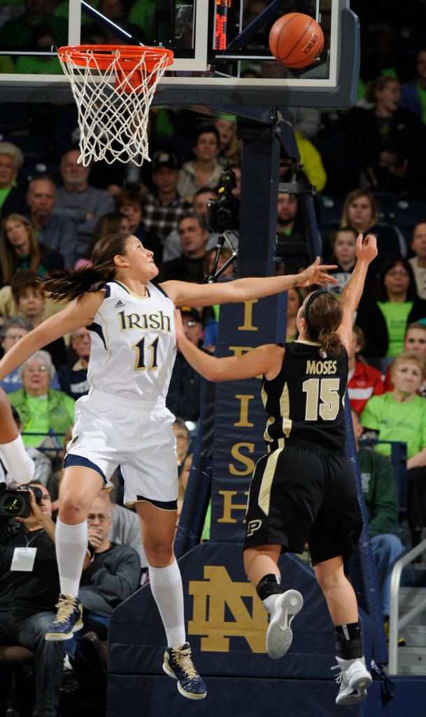 No. 5 Notre Dame Overpowers No. 11 Purdue, 74-47 (AP)