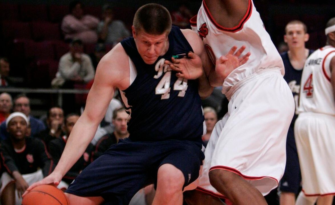 Luke Harangody tries to drive the baseline against St. John's Aaron Spears during the first half.