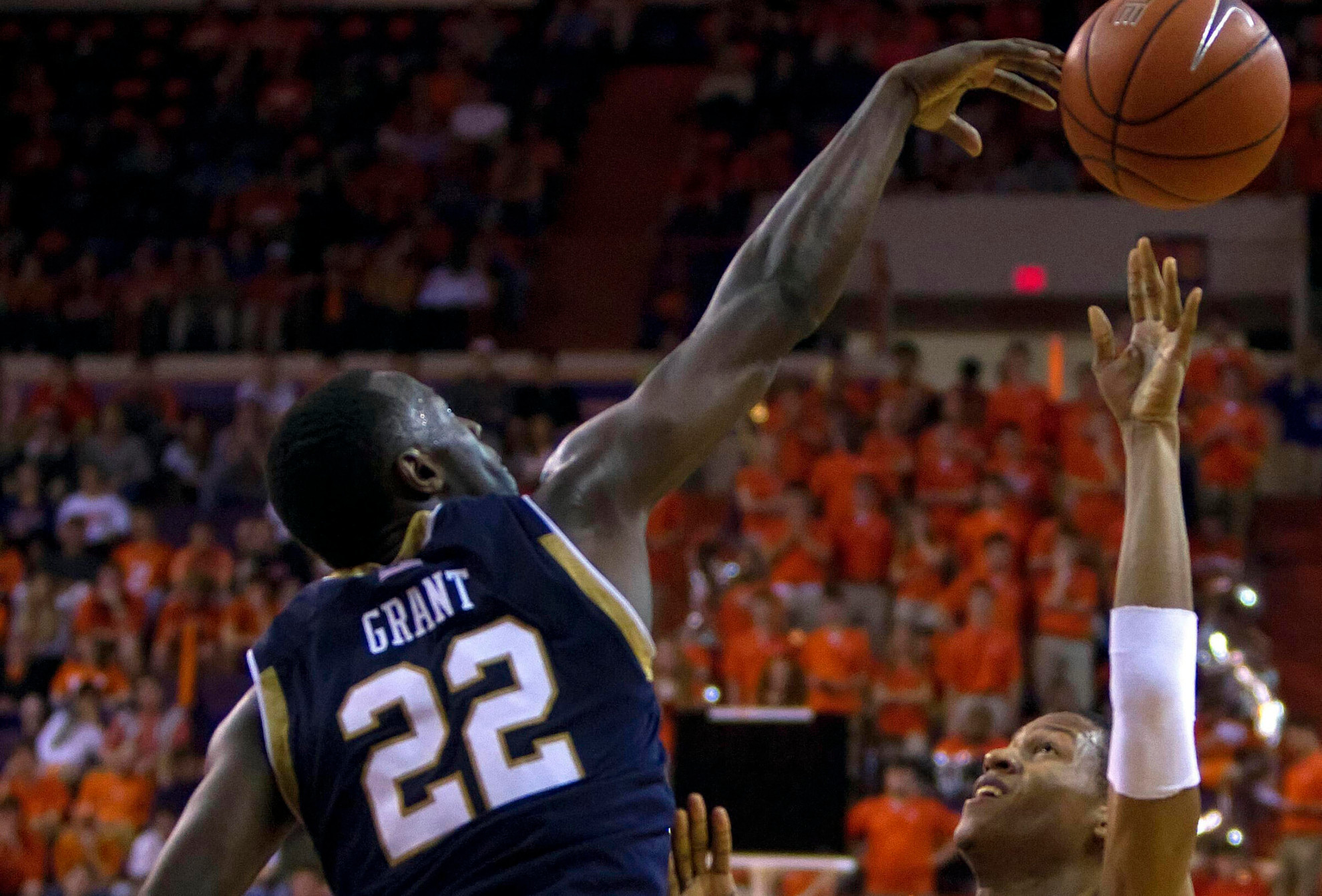 Grant Leads No. 10 Irish Over Clemson, 60-58 Jerian Grant