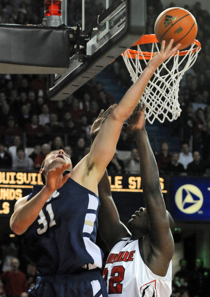 Men's Basketball vs. Louisville, 2/28/2008 (AP)