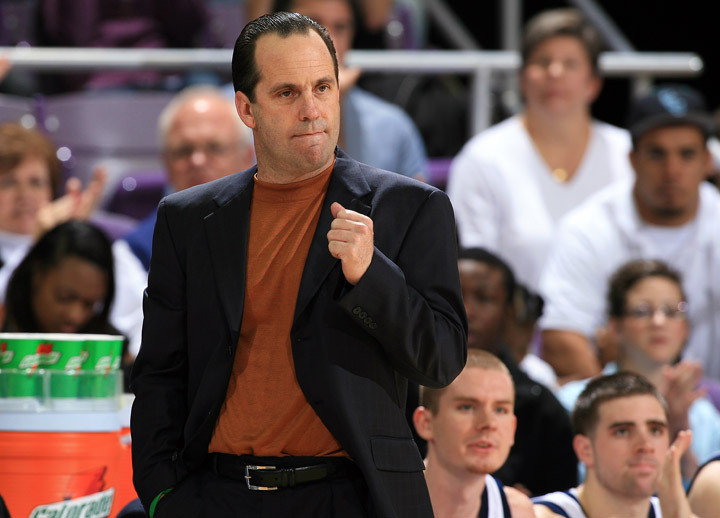 Fresh off an upset of #23 Maryland in Washington, D.C., on Sunday, Mike Brey and the Fighting Irish will face #4 Alabama in the Joyce Center Thursday night (9:00 p.m.).