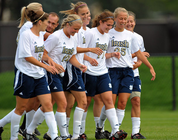 Defense Caps Spotless Weekend As #14/13 Irish Blank Northwestern, 2-0 Sophomore midfielder Courtney Barg (#17) and junior defender Julie Scheidler (#25) each scored their first goal of the season, as #14/13 Notre Dame shut out Northwestern, 2-0, on Sunday afternoon at Alumni Stadium.
