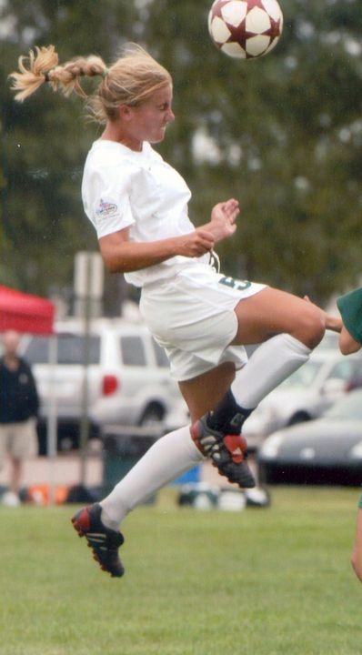 Notre Dame signee Lauren Fowlkes is considered one of the nation's top high school midfielders, with a classic combination of size (5-11), all-around athleticism and a high level of technical ability.
