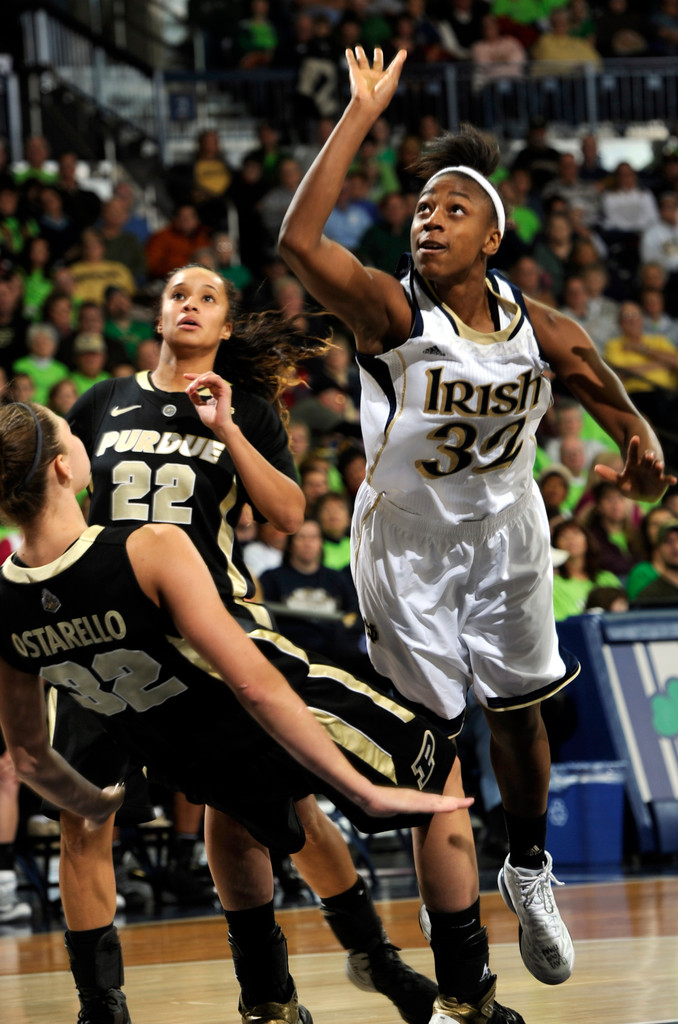 No. 5 Notre Dame Overpowers No. 11 Purdue, 74-47 (AP)