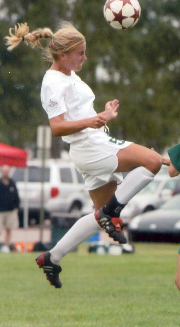 Irish Women’s Soccer Team Adds Seven Elite High School Players For 2007 Season Notre Dame signee Lauren Fowlkes is considered one of the nation's top high school midfielders, with a classic combination of size (5-11), all-around athleticism and a high level of technical ability.