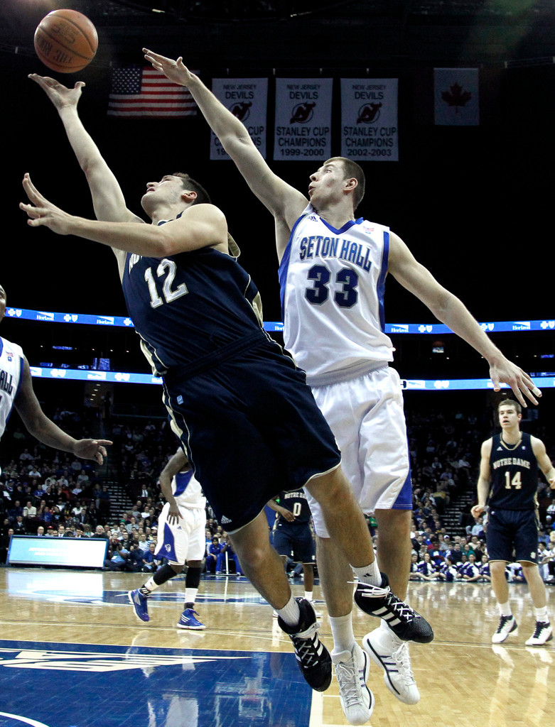 Defense Shines for Irish in 55-42 Victory Over Seton Hall (AP)