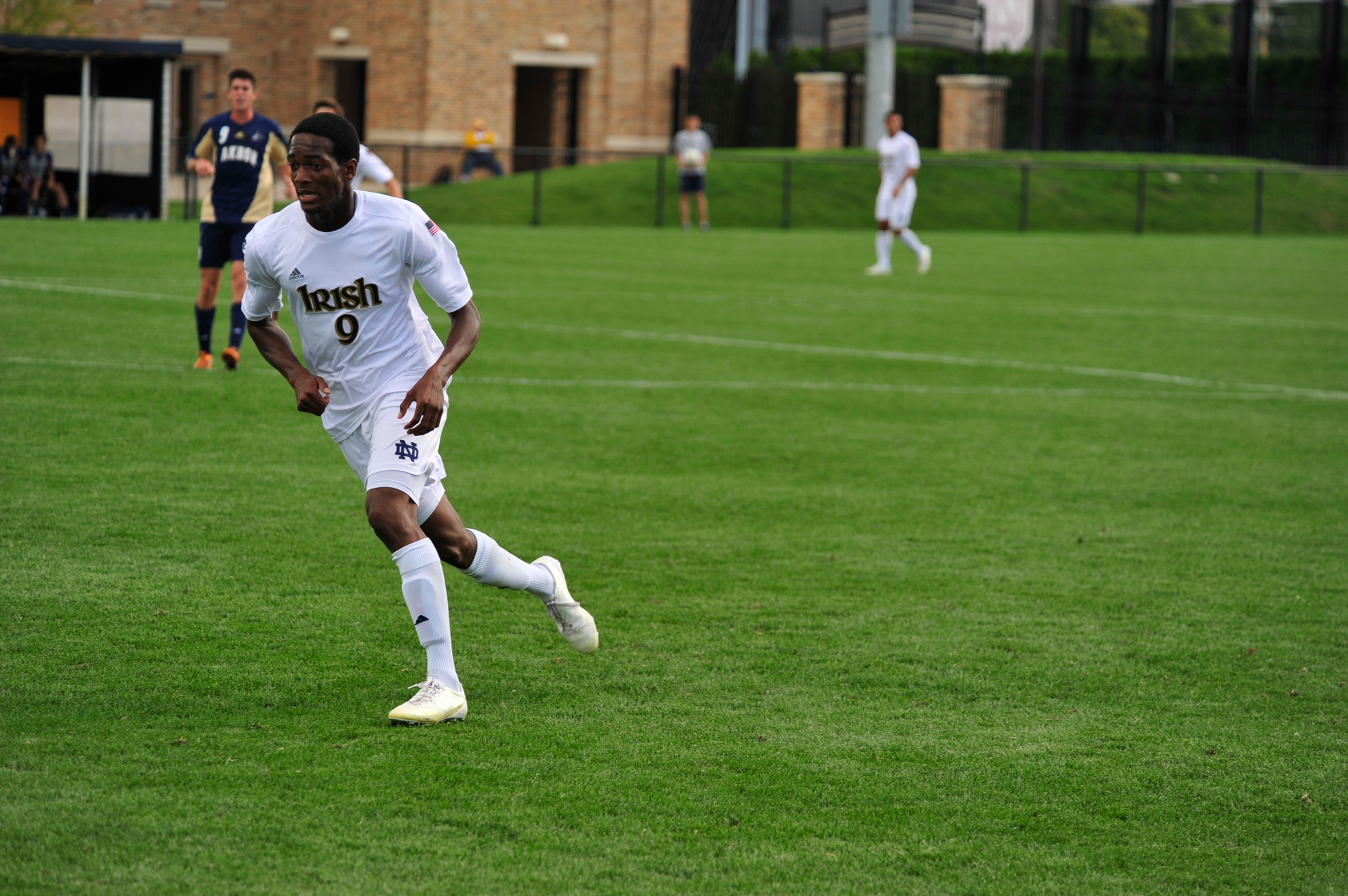 Fighting Irish Find Themselves High In Preseason Rankings Senior forward Leon Brown and the Fighting Irish are ranked seventh in the NSCAA preseason poll.