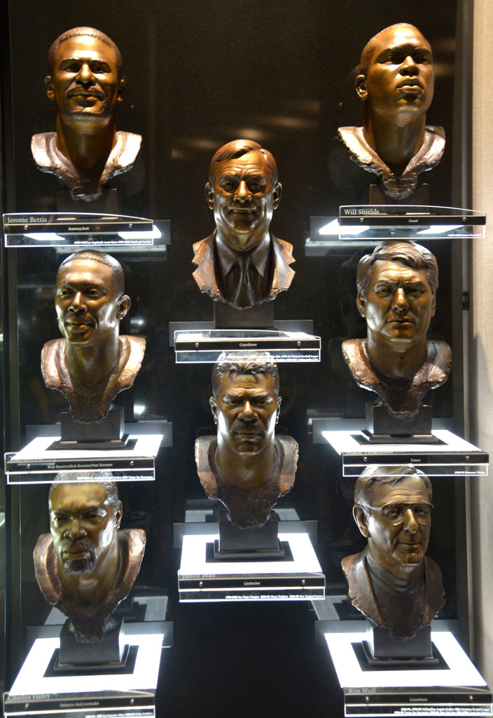 Jerome Bettis and Tim Brown inducted into Pro Football Hall of Fame