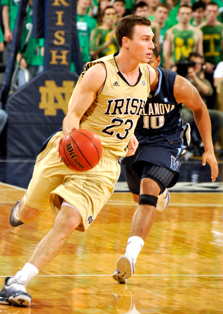 High Scoring Leads No. 8 Irish Past No. 19 Villanova, 93-72 (AP)