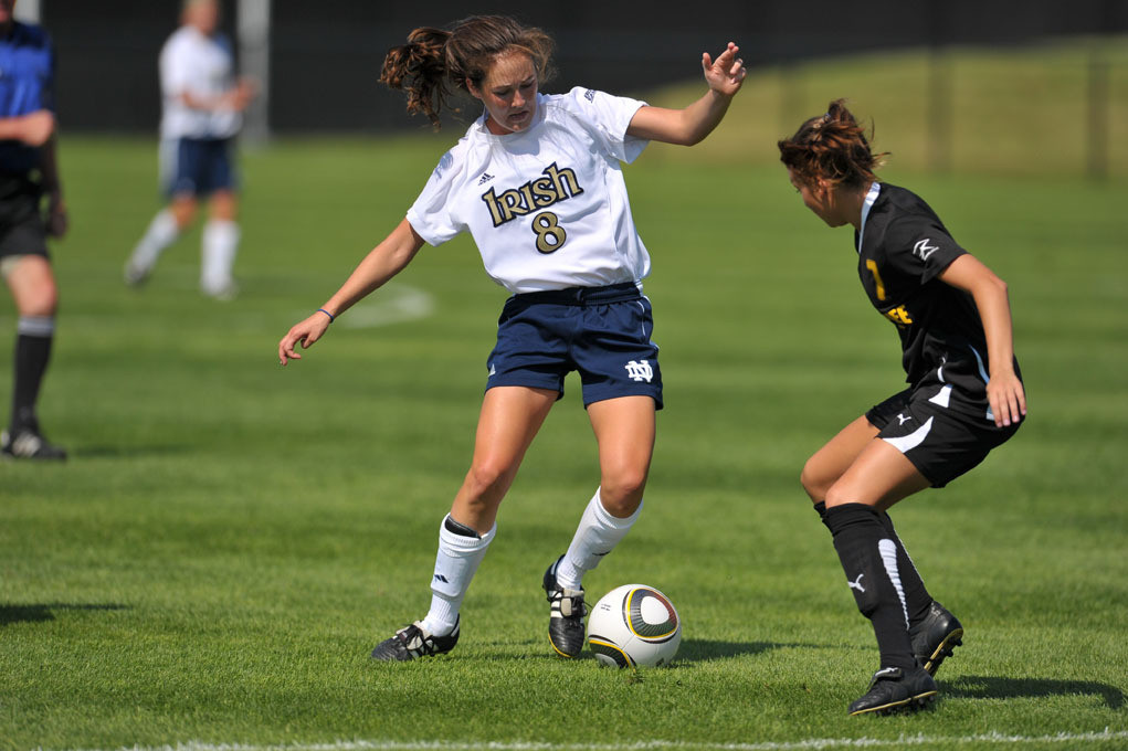 Tucker Named BIG EAST Rookie Of The Week Freshman midfielder Elizabeth Tucker was named the BIG EAST Rookie of the Week on Monday after scoring three of Notre Dame's four goals in two road wins last weekend.