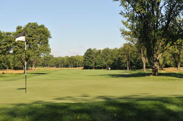 First green at the Warren Golf Course - par 4