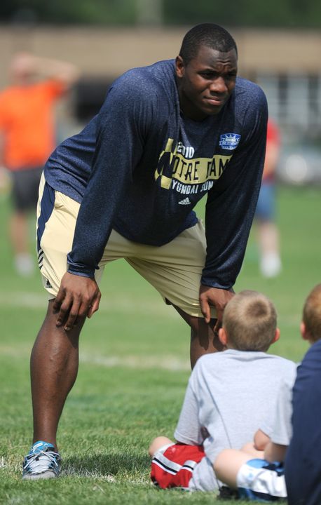 Former outside linebacker Darius Fleming (08-10) gives youngsters insight
