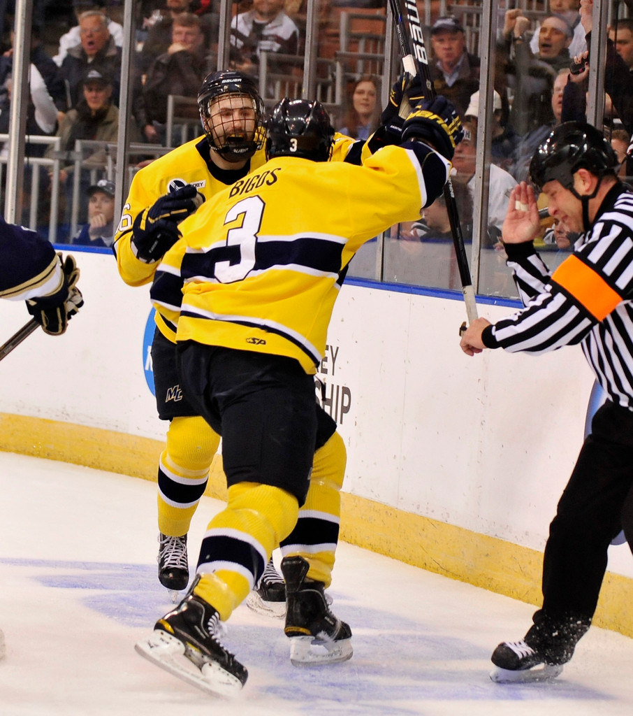 Lee's OT Goal Pushes Irish Past Merrimack in NCAAs (AP)