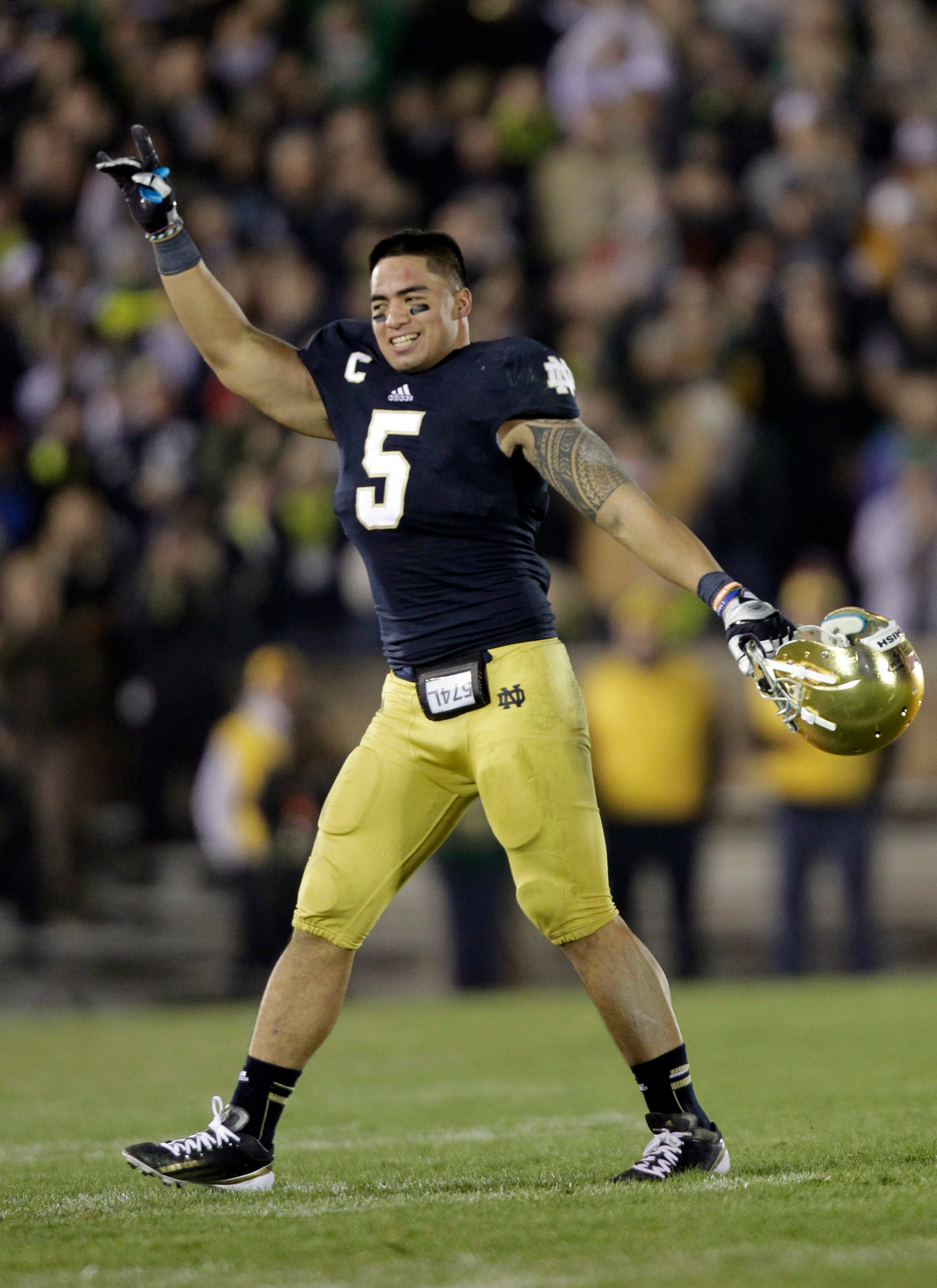 Manti Te’o Captures Butkus Award Wake Forest Notre Dame Football
