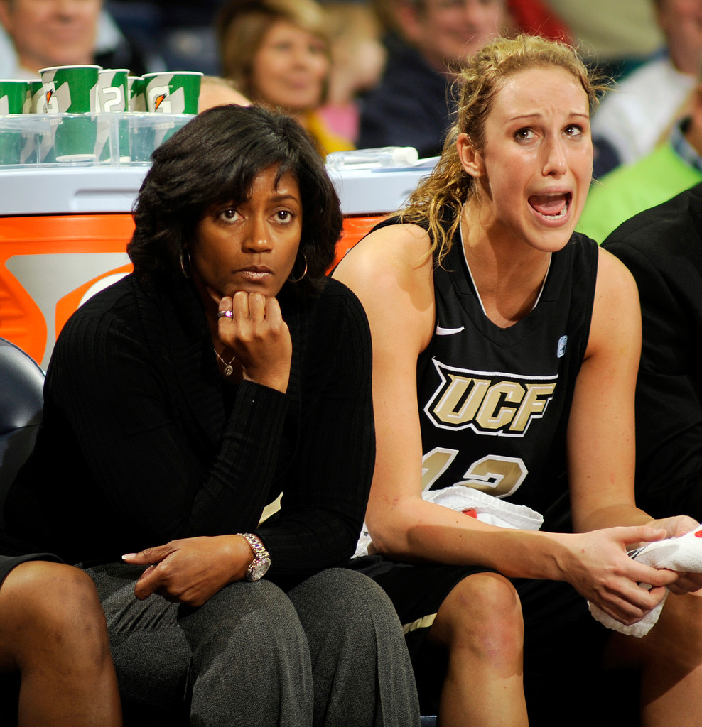 No. 3 Notre Dame Crushes UCF, 90-38 (AP)