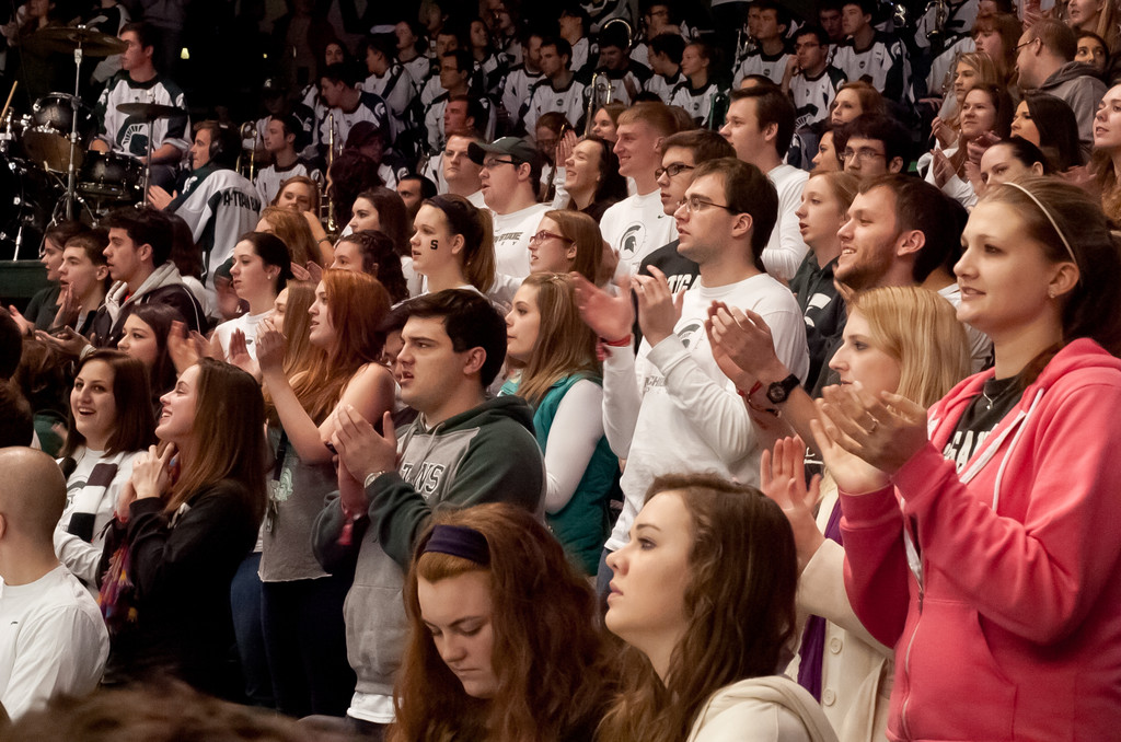 Notre Dame Men's  Ice Hockey tops Michigan State on 01-11-2013