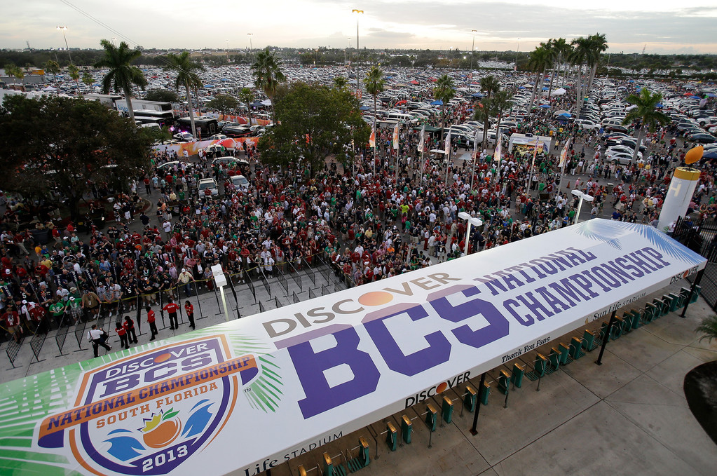 Irish Title Hopes Halted By Crimson Tide, 42-14 (AP)