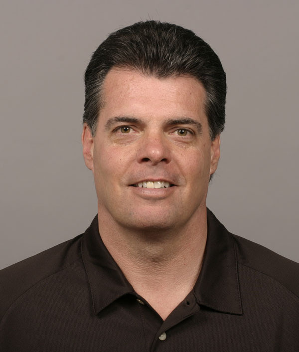 Frank Verducci Named Notre Dame’s Offensive Line Coach Notre Dame head coach Charlie Weis introduced 27-year coaching veteran Frank Verducci as the offensive line coach for the Irish on Wednesday.