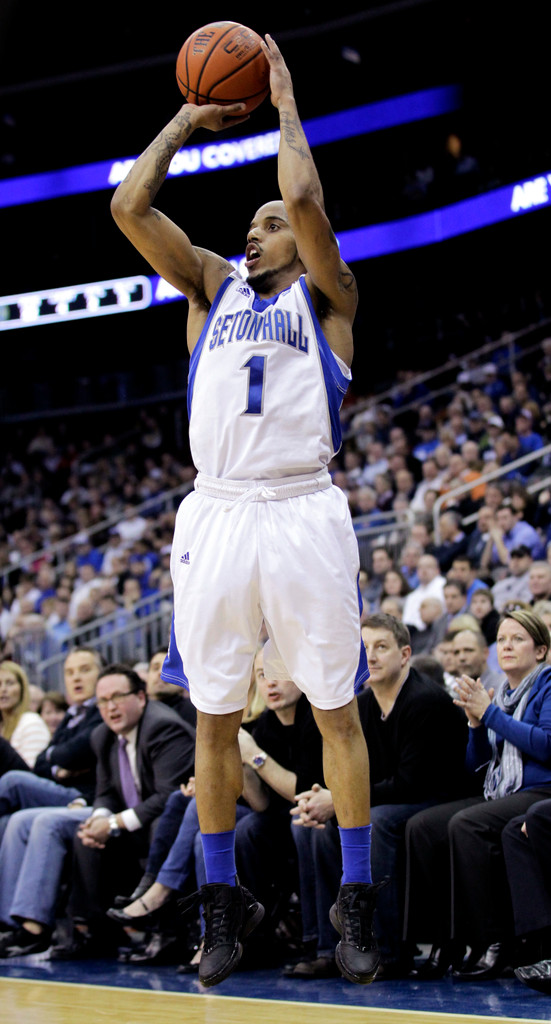 Defense Shines for Irish in 55-42 Victory Over Seton Hall (AP)